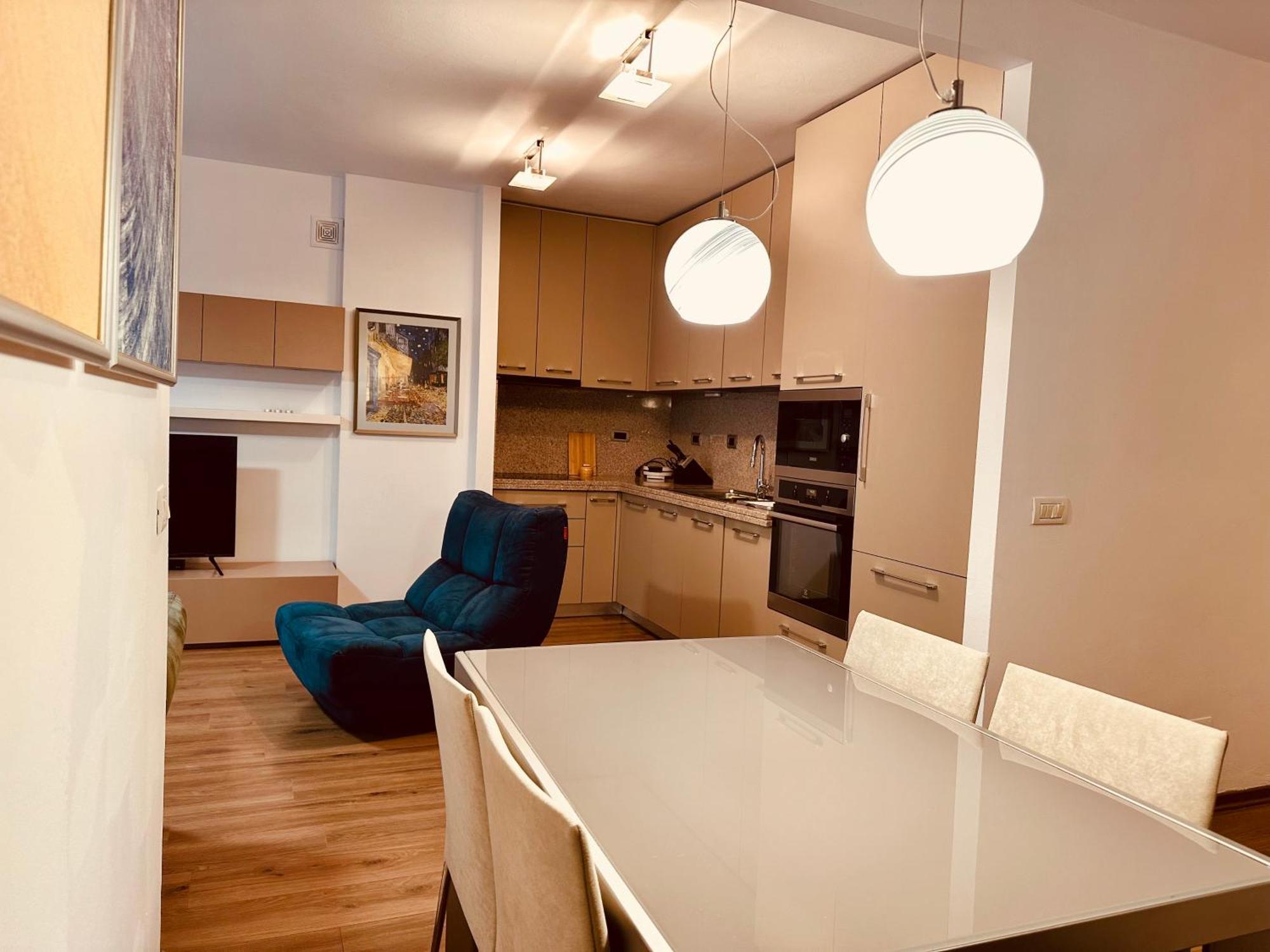 Sunrise Haven Center Apartment *